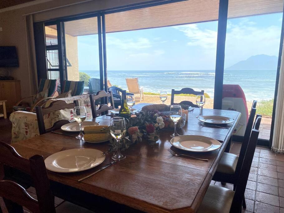 Family Surf Shack On The Beach เคปทาวน์ ภายนอก รูปภาพ