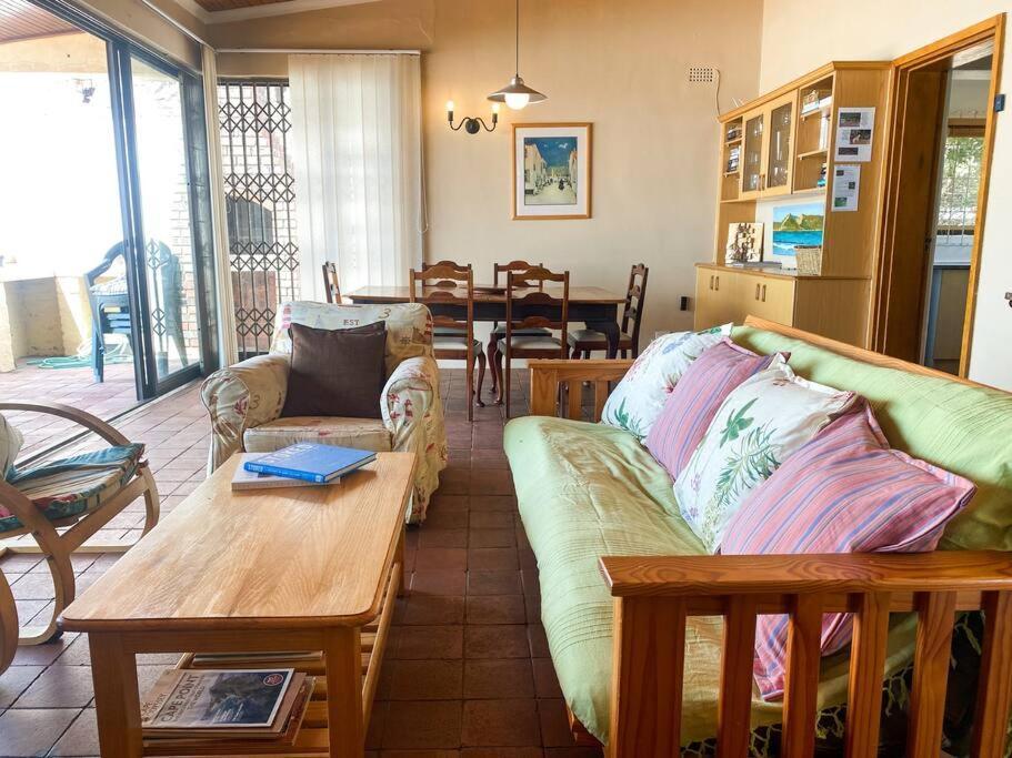 Family Surf Shack On The Beach เคปทาวน์ ภายนอก รูปภาพ